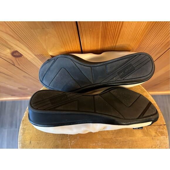 Anne Klein Sport Black Cream 1.75” Wedges Shoes Cap toe bow Size 7.5 Business Ca - Picture 7 of 8